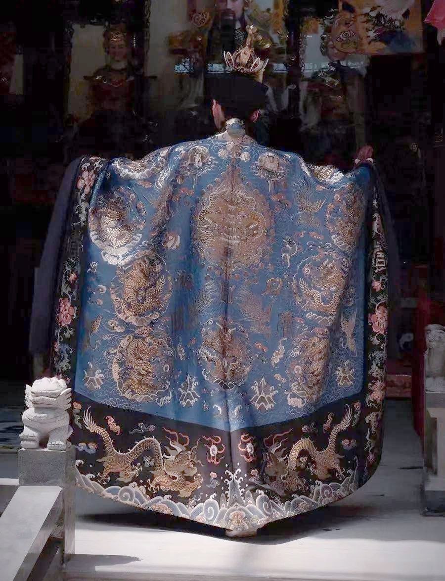 青色法衣,在道教服饰中同样蕴含着深厚的象征内涵