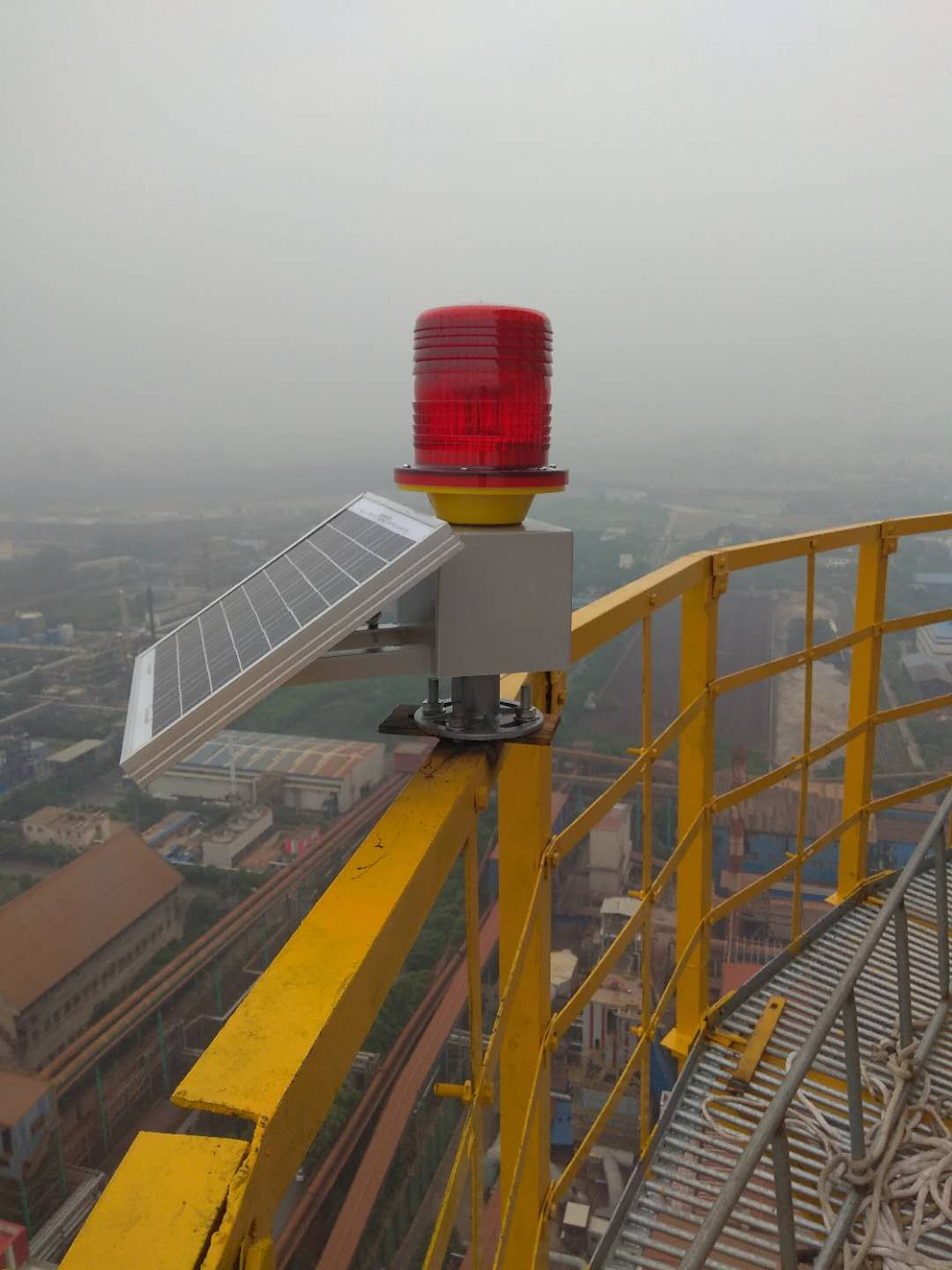 一文了解烟囱航标灯维修流程