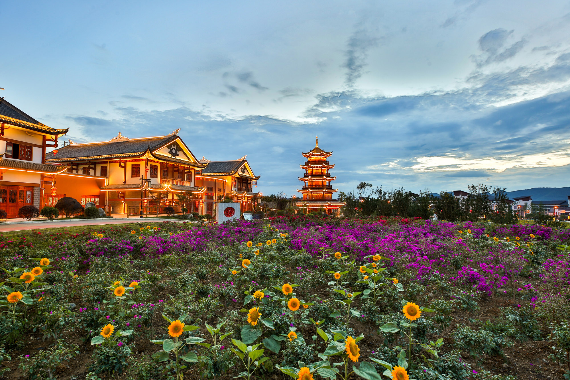 「流光溢彩夜贵州 黔途无量贵客行」奢香古镇