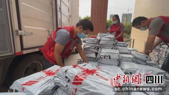 解决网课教材问题 新都毗河中学联合京东开启精准投送