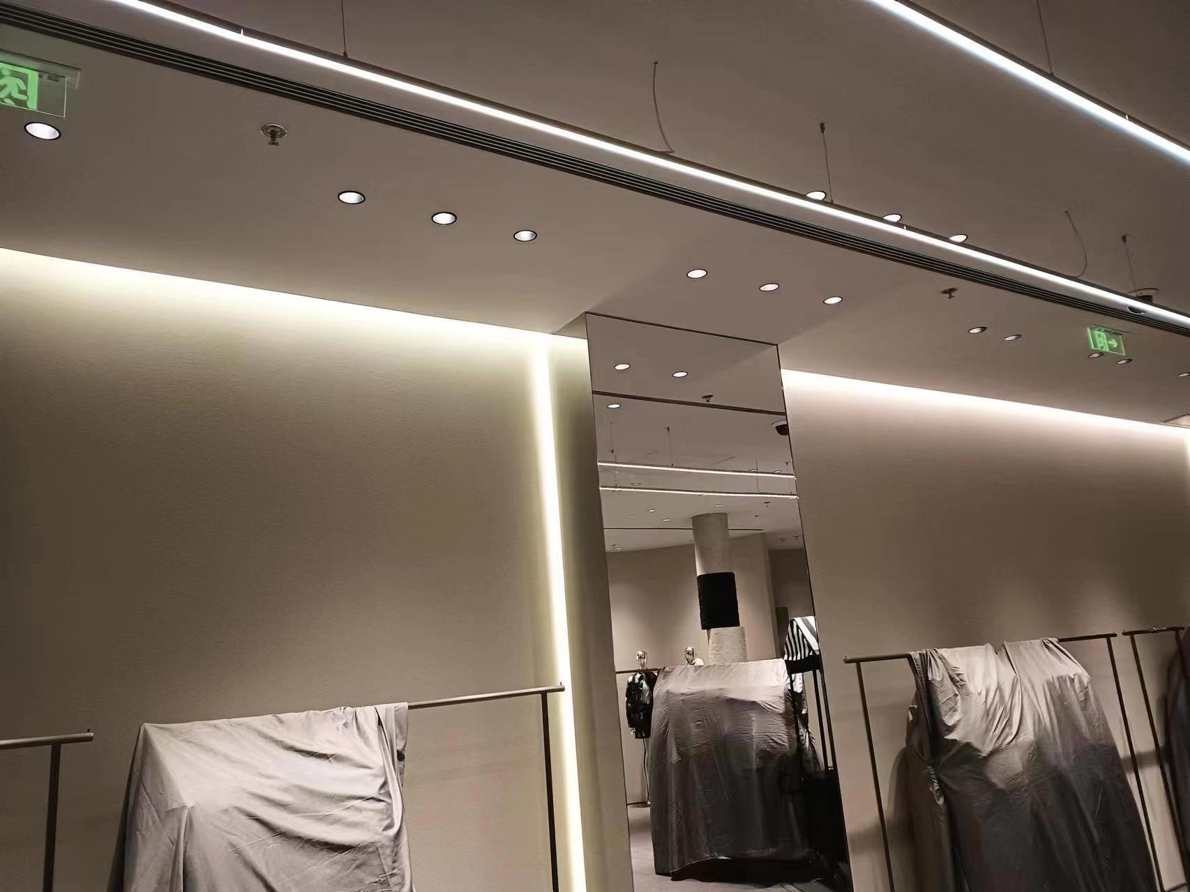 洗墙灯的安装与布置——为服装店灯光增添魅力