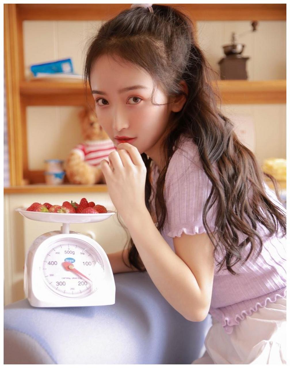 长腿居家温婉可人美女