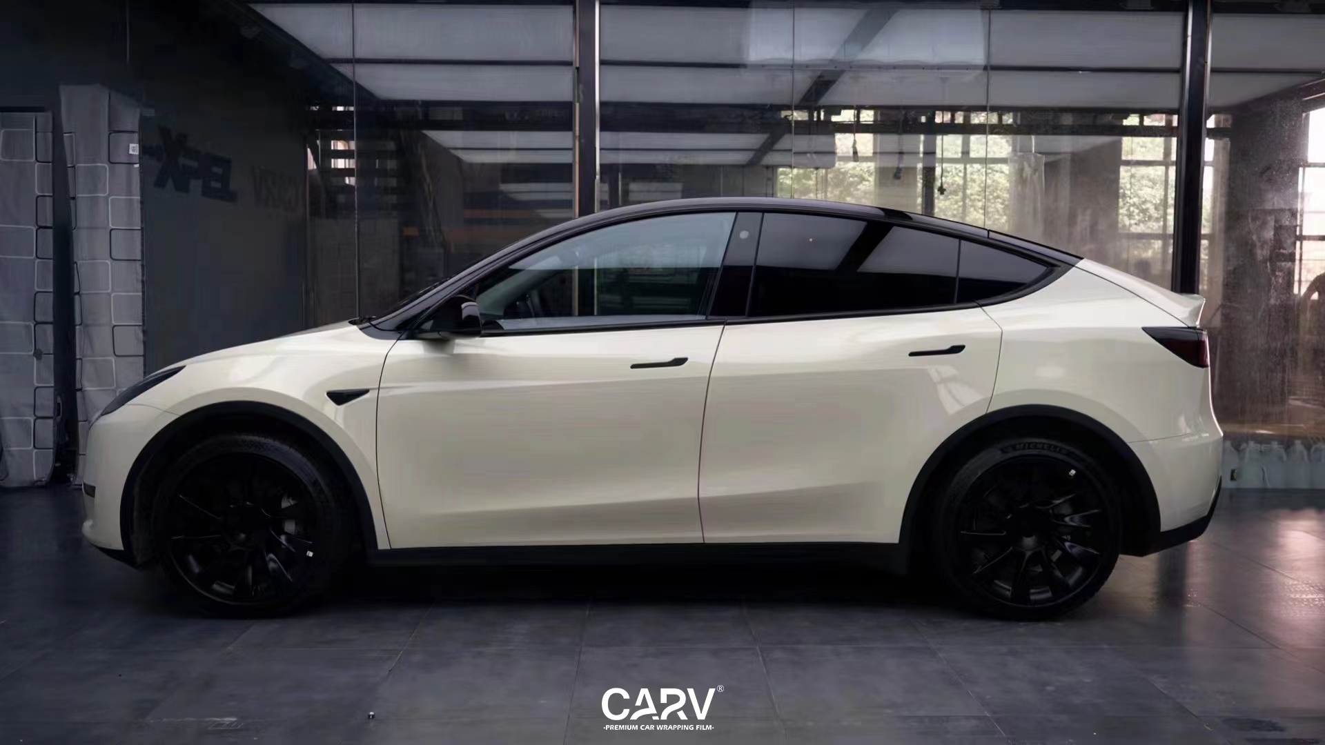 特斯拉modely卡孚改色膜水晶撒哈拉黄,来自中东沙漠深处神秘气息