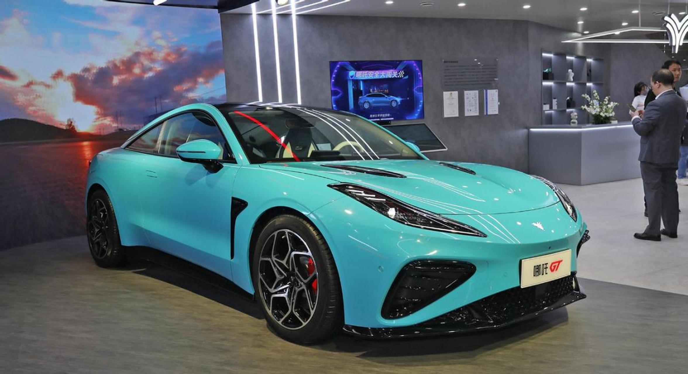 日前,哪吒汽车旗下纯电双门跑车哪吒gt在上海车展正式上市,售价17.
