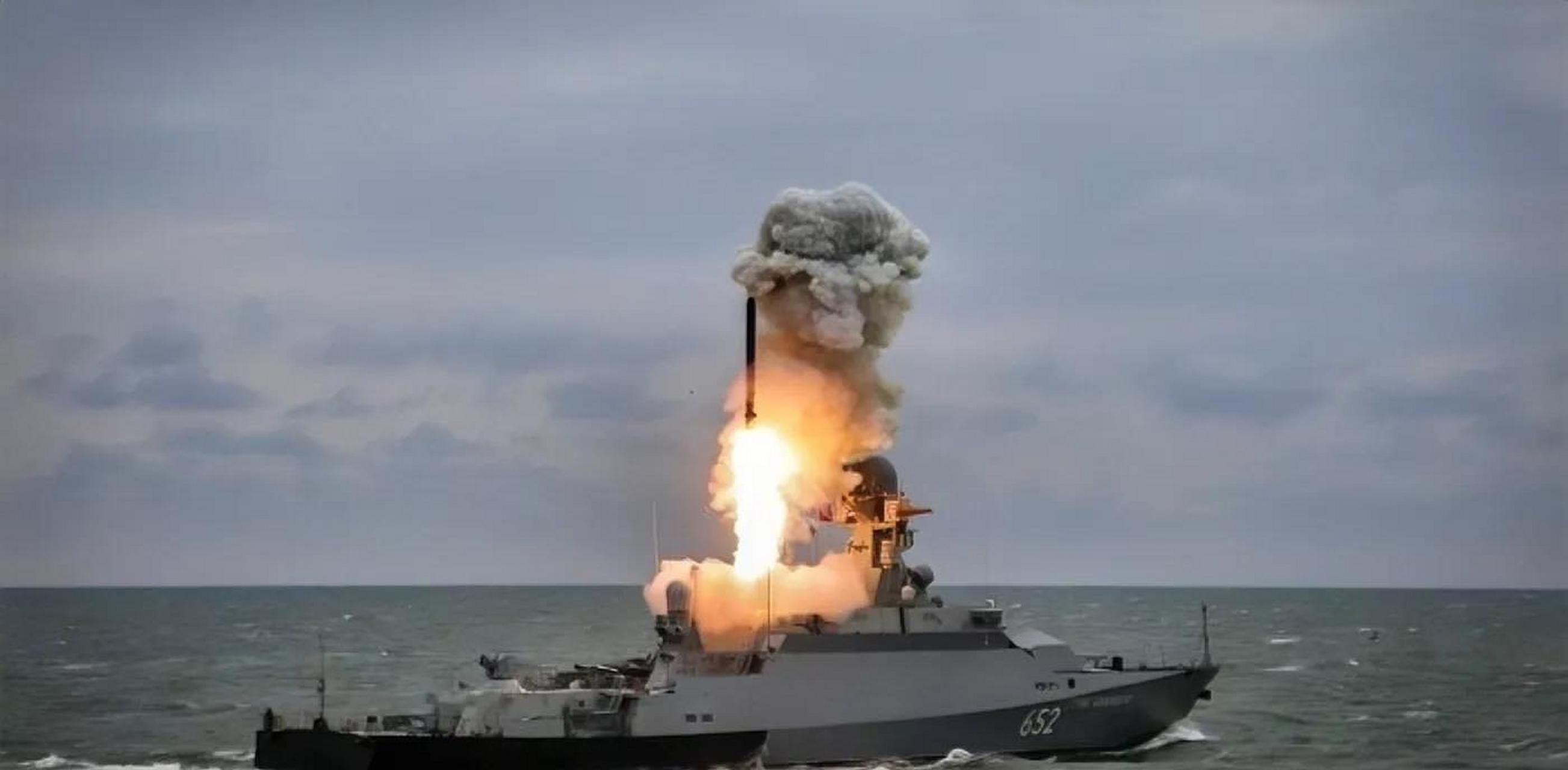 乌克兰尼古拉耶夫市造船厂遭到导弹袭击,约20名高级官员丧生.