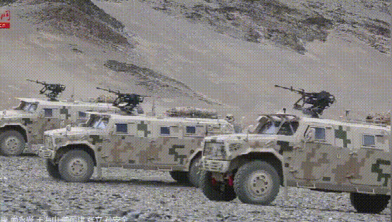 涂装也是战斗力!荒漠迷彩"猛士"突击车列装新疆部队,还加装重机枪