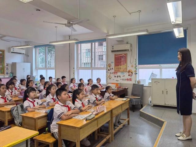 以"练"筑防 安全常伴 西安市碑林区振兴路小学开展应急疏散演练