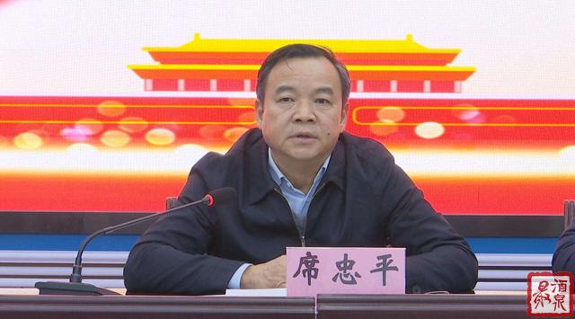 酒泉:席忠平到玉门油田第二中学宣讲党的十九届五中全会精神