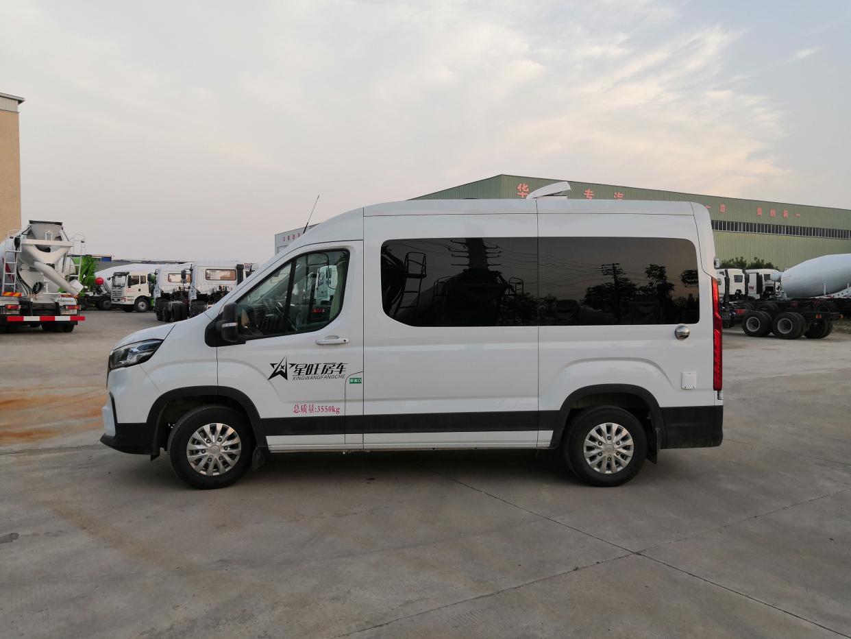 22万包牌仅此一台,大通v90长轴高顶房车,华一星旺房车厂内提车