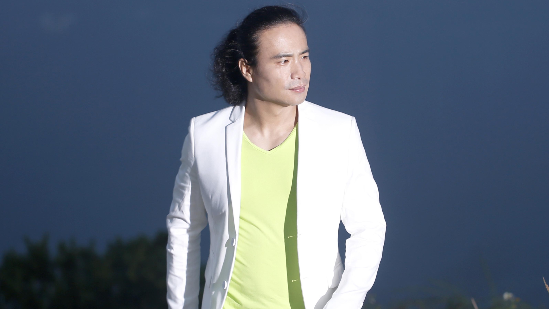 王如华新单《谁不难》上线,一首反映现实主义贴近生活的佳作!