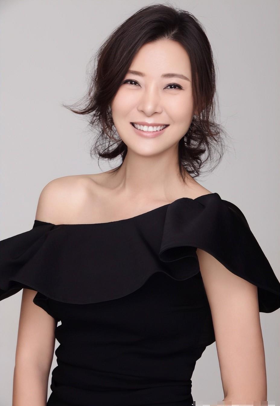 迷倒周迅再娶王菲,抛弃前任苦恋巩俐,这3位真是"女神收割机"