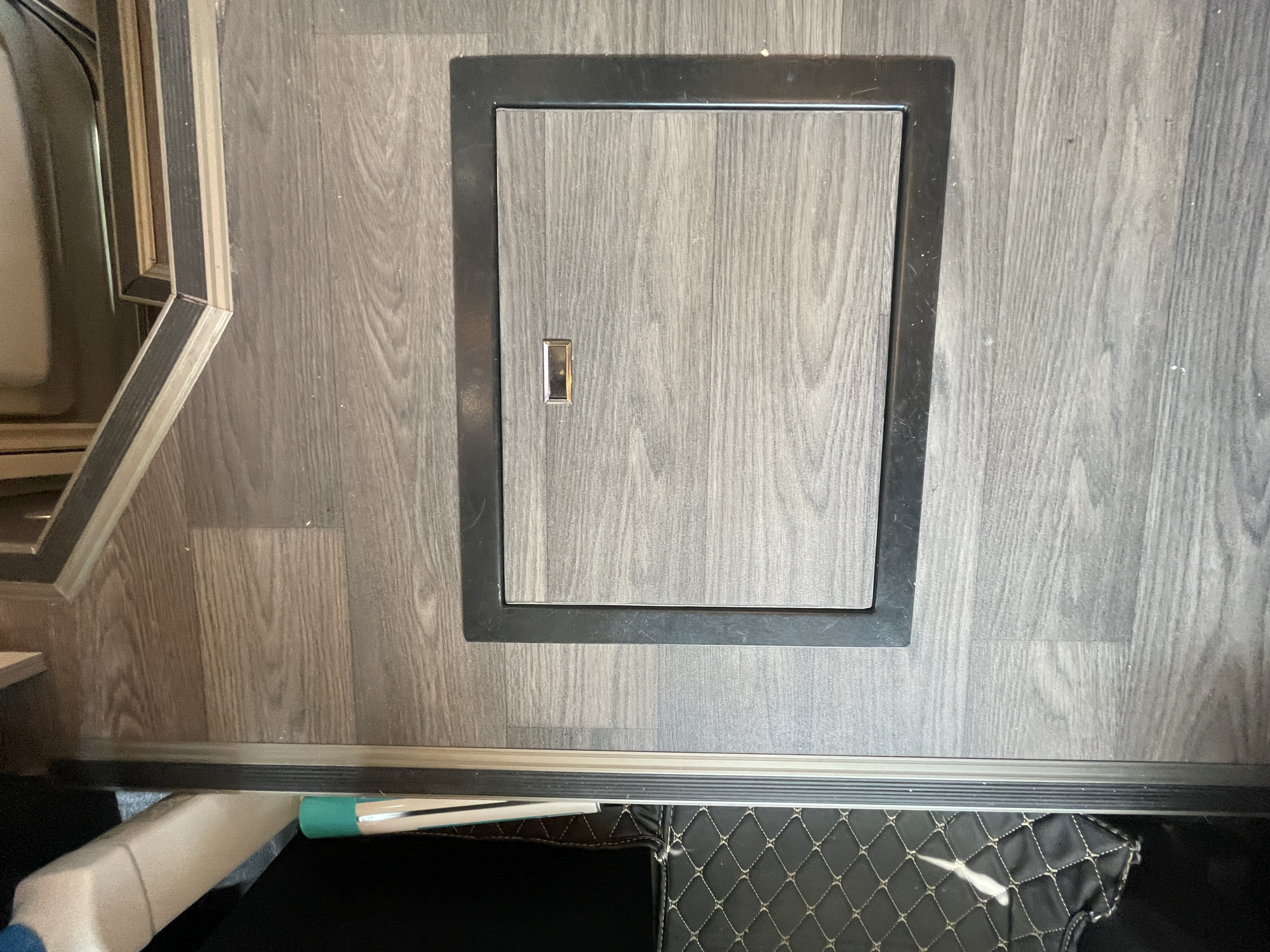 罗曼1号c型房车,颜值在线的实力派,标配1200ah锂电1000w太阳能