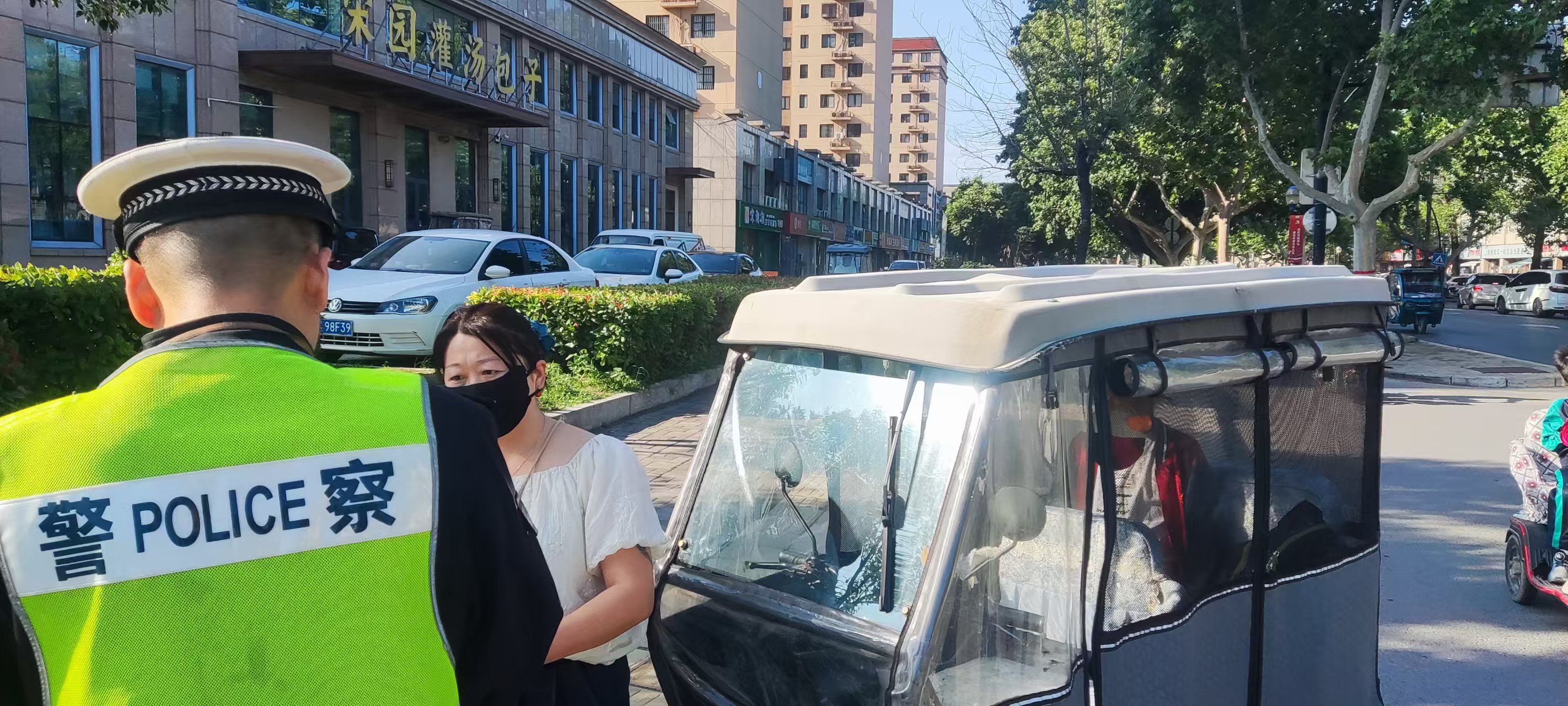 开封交警开展交通秩序综合整治行动