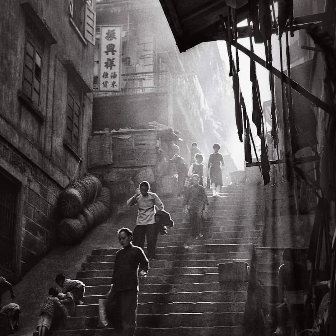 台阶上的光|摄影大师何藩