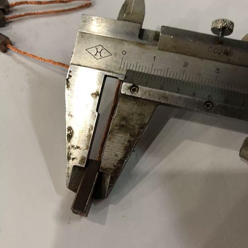 交流发电机碳刷的作用