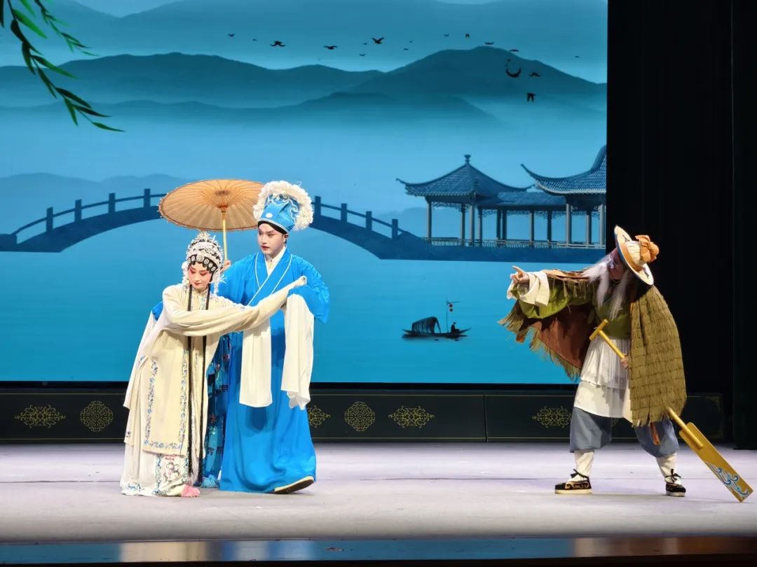 沭阳县淮海剧团青年演员表演古装淮海戏《白蛇传》选场