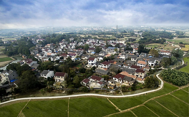 先后荣获全国美丽乡村示范村,全国"一村一品"示范村,全国文明村,全