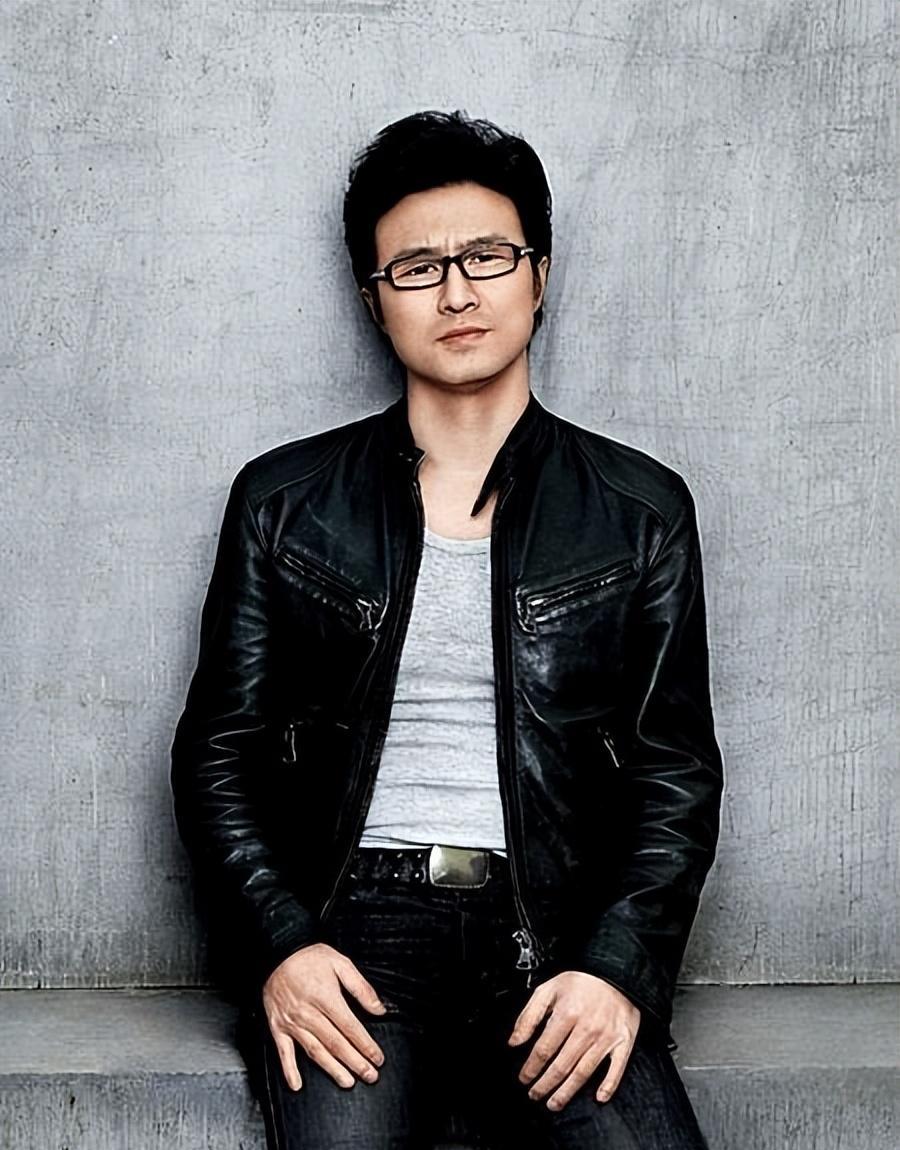 汪峰离婚后首次开演唱会海报内容惹争议网友又有大瓜