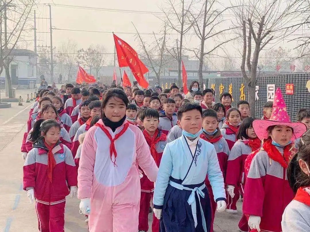 岔河中心小学举行"庆元旦 健身跑"活动