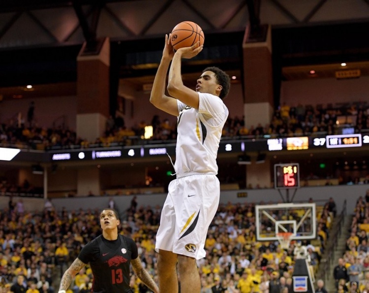 名记:雄鹿已经签下了前锋琼泰-波特