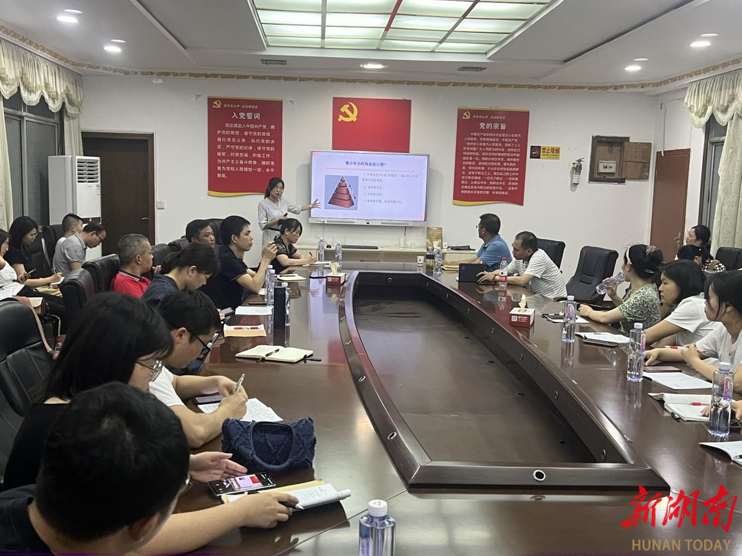 常宁市泉峰街道辖区中学开展班主任心理健康专题培训