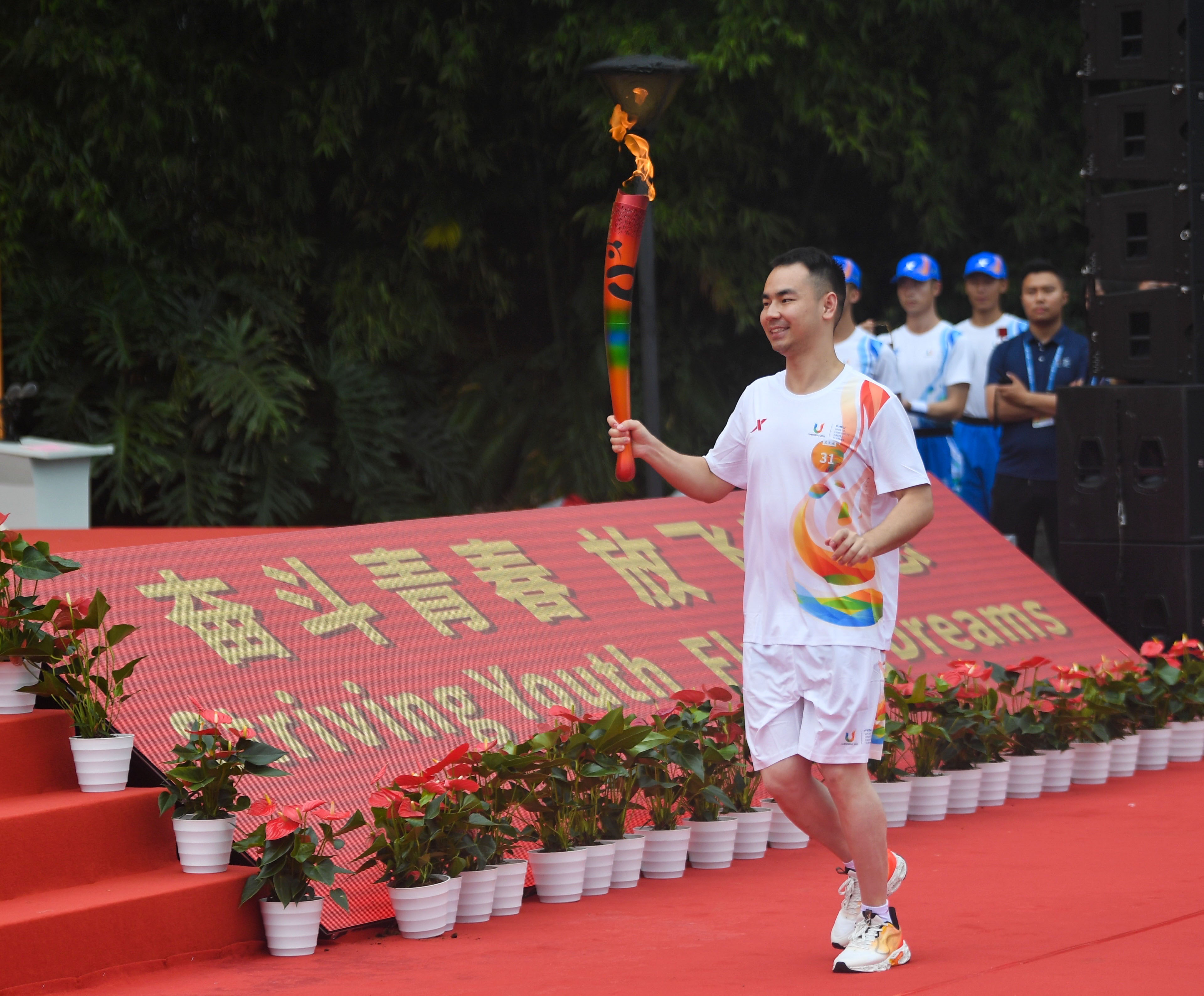 成都大运会火炬在西南财经大学(柳林校区)传递(2)