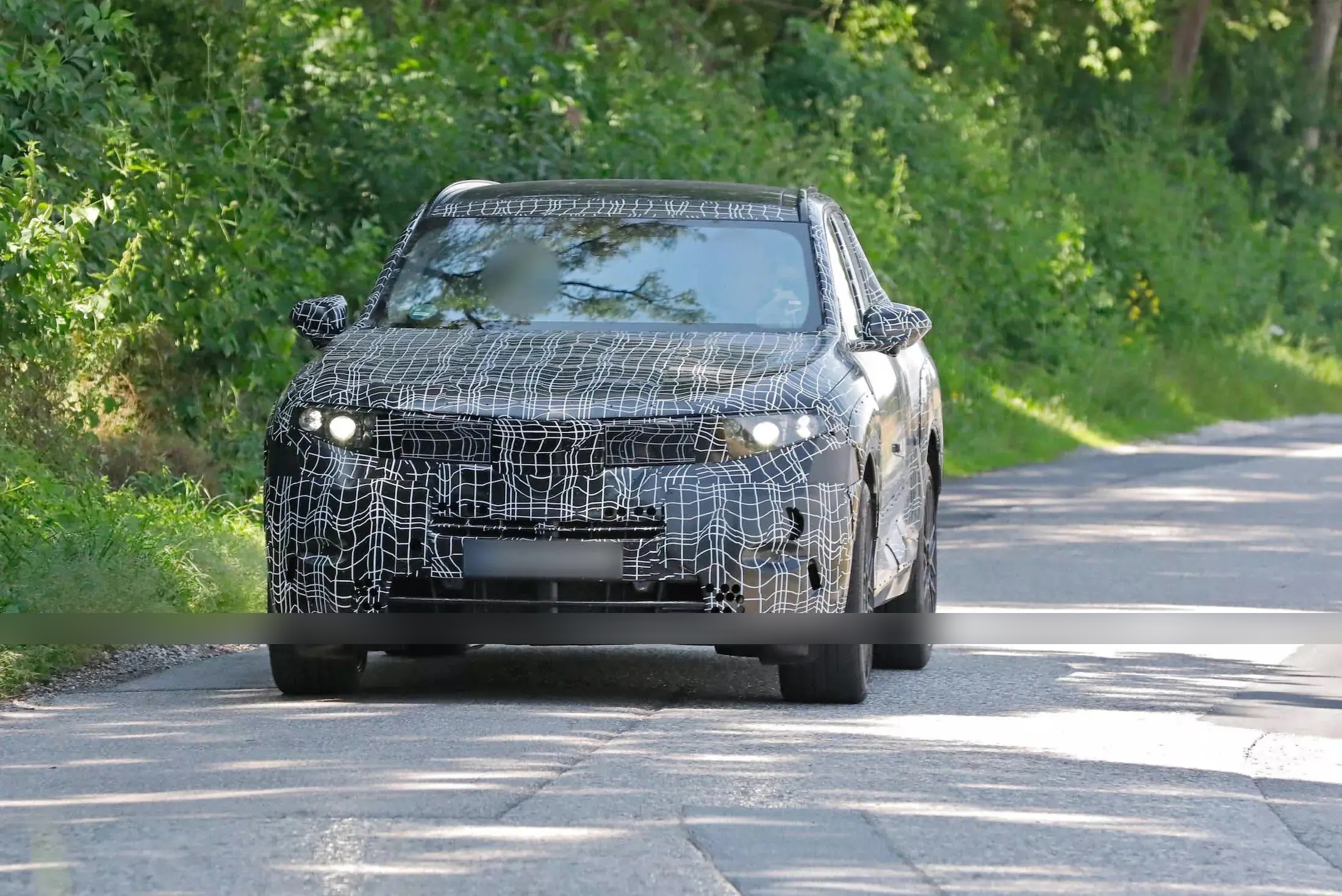 有望2026年发布 全新宝马x5谍照曝光 门把手很特别