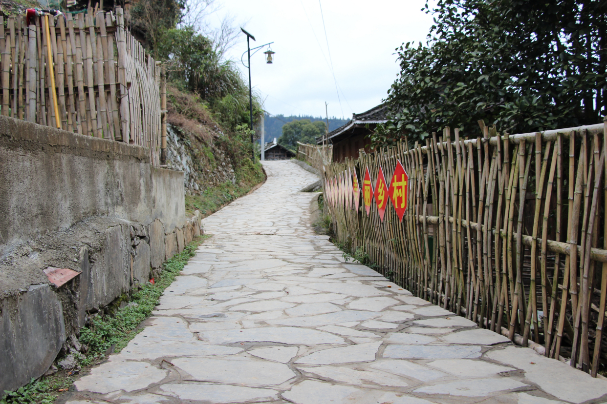 从江县停洞镇:入户路串户路 串起山村幸福路