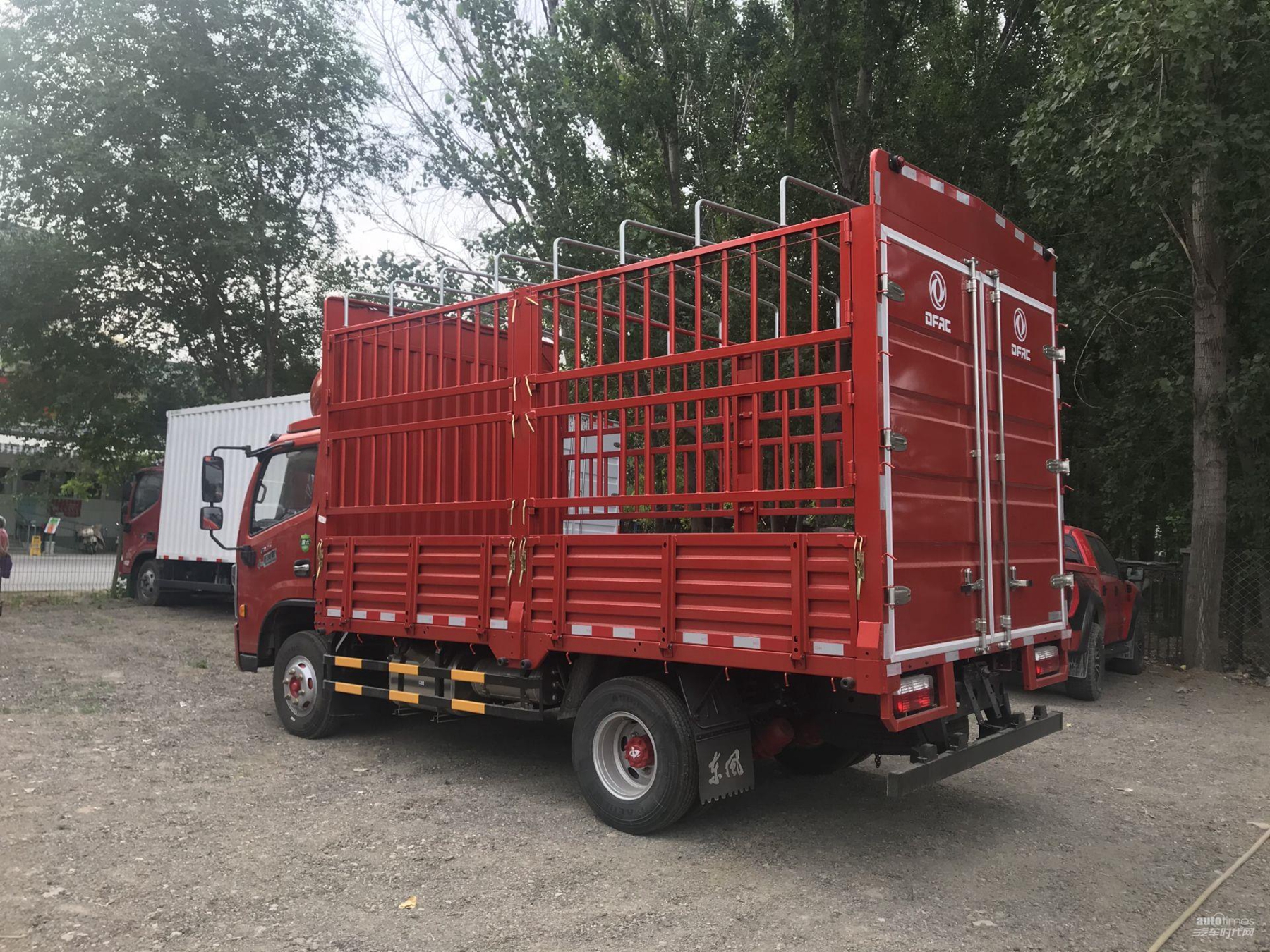 4米2货车是气刹还是油刹?大货车可以坐几个人?