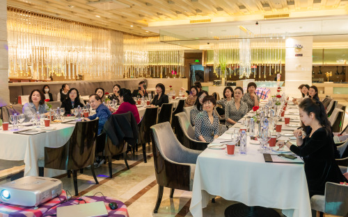 浅酌优雅共鉴美好|斯瑞特国际酒店举办红酒品鉴沙龙