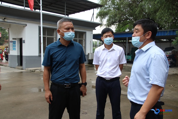 曹晓革督导疫情防控和疫苗接种工作