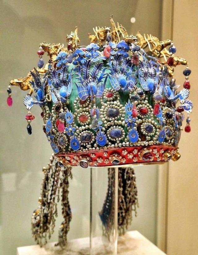 欲戴凤冠,必承其重.身承其重,却从未戴起,这是为何?