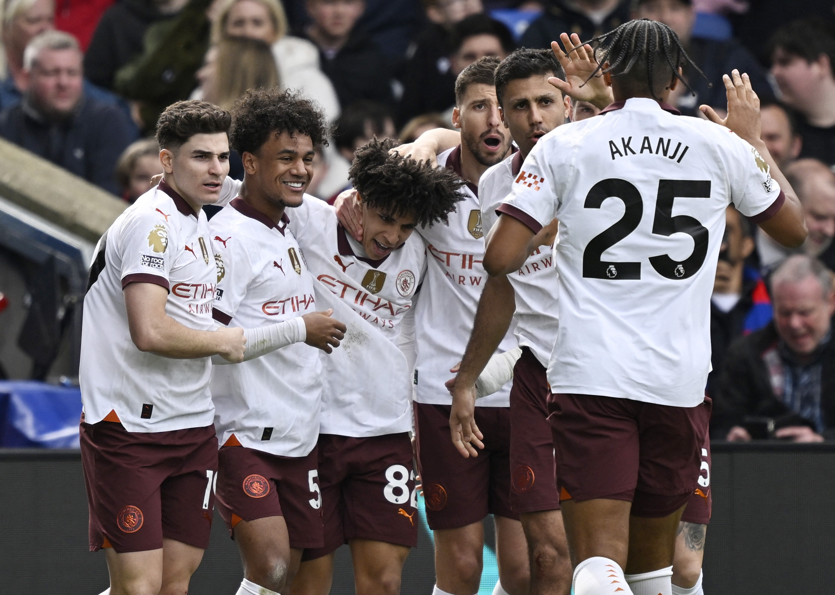 (体育)足球——英超:曼城胜水晶宫