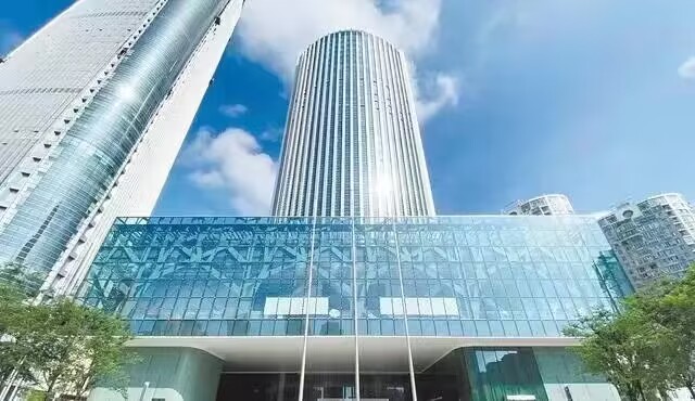 位于武汉市武昌区中北路的碳汇大厦矗立路边,敞开大门迎接四方"碳客"