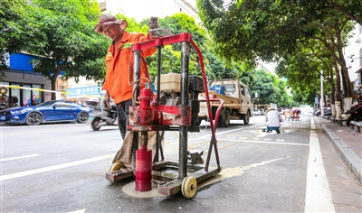 8日讯 据石狮日报报道 备受关注的石狮路侧智慧停车,地磁安装已近尾声