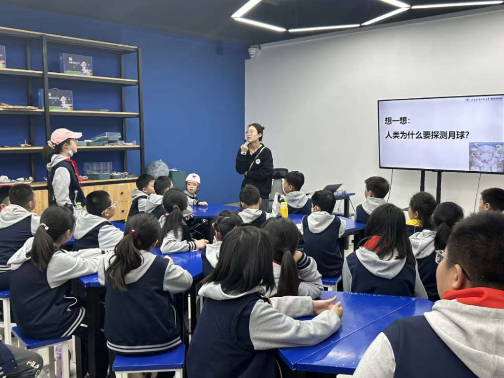 青岛宁夏路小学开启世界航天日主题教育活动