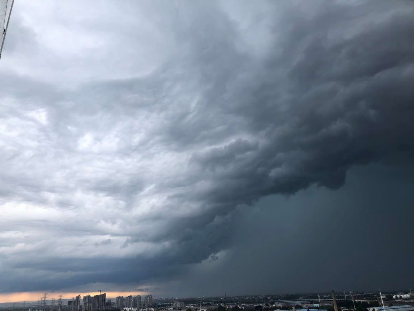 风雨如晦,天色提前暗淡意味着啥?打雷了下雨了赶紧回家收衣服吧