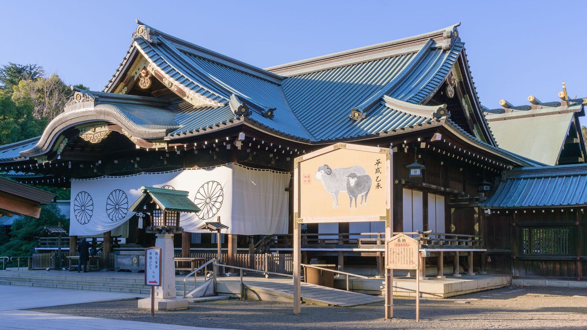 日本跨党派议联约90人参拜靖国神社