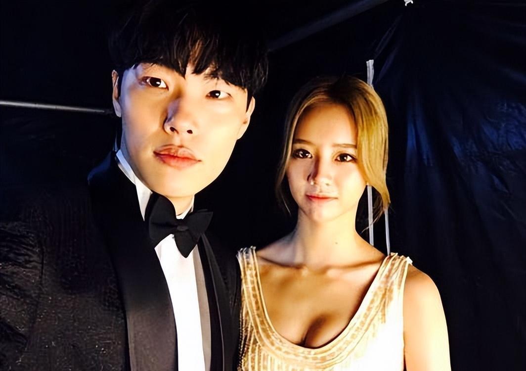 柳俊烈李惠利宣布分手!"狗善"7年感情终结,男方多次陷入争议