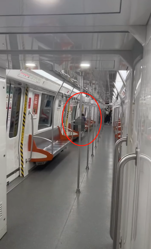 上海地铁2号线有人狂犬病发作学狗叫?又是这种造谣套路