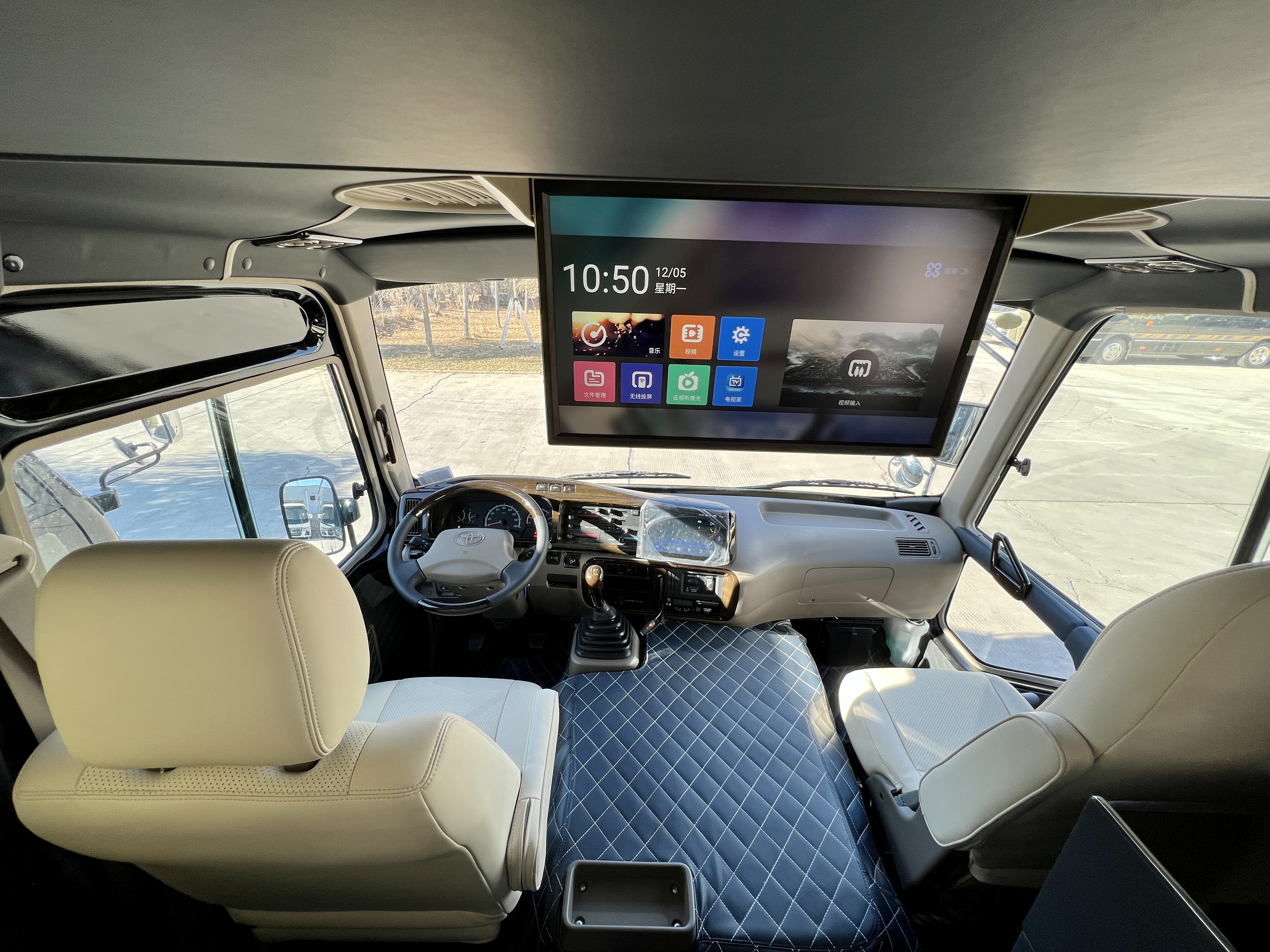 丰田考斯特专卖店,为客户提供优质的整车销售,内饰设计服务