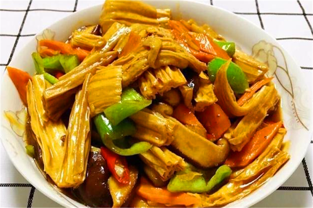 夏天可以不吃肉,但蒜炒腐竹不能错过,脆嫩又好味一吃忘不了