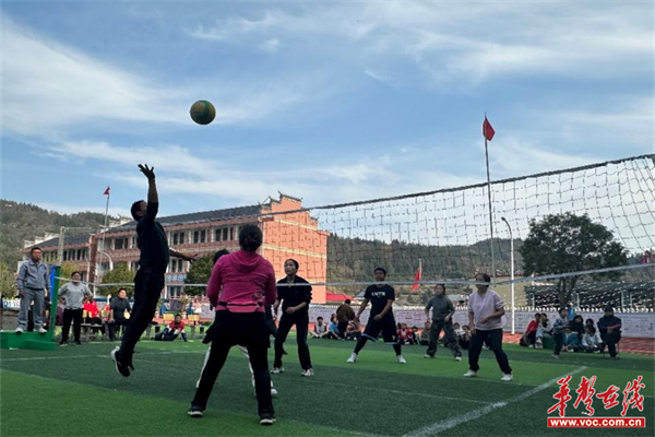 永顺县车坪乡九年制学校举行教职工气排球比赛