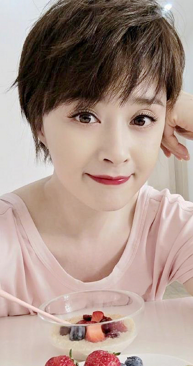 再加上蒋欣的颜值确实不错.这一次,一张蒋欣的自拍照片在网上流传.