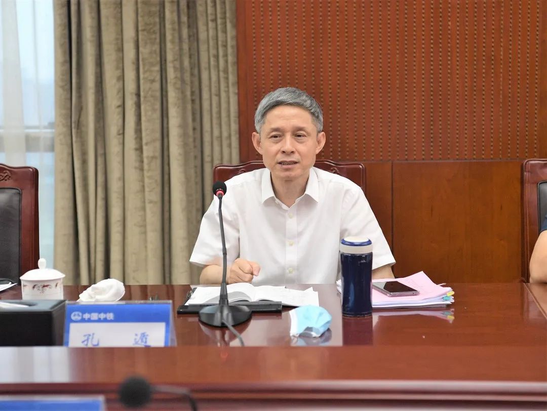 中国中铁党委常委,副总裁,总工程师孔遁到中铁五局督导检查大商务管理