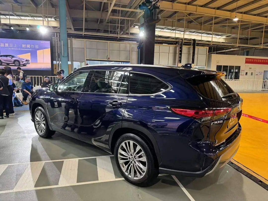 最高降价5.3万!新款汉兰达上市