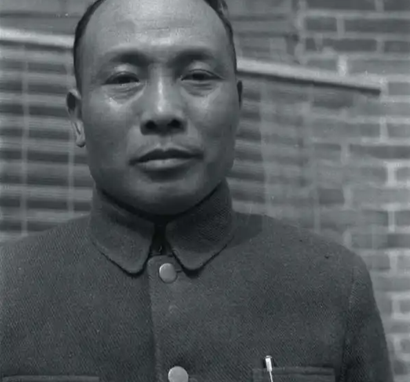 张轸:第十九兵团司令,受老蒋排挤多年,起义为何只带了一个军?