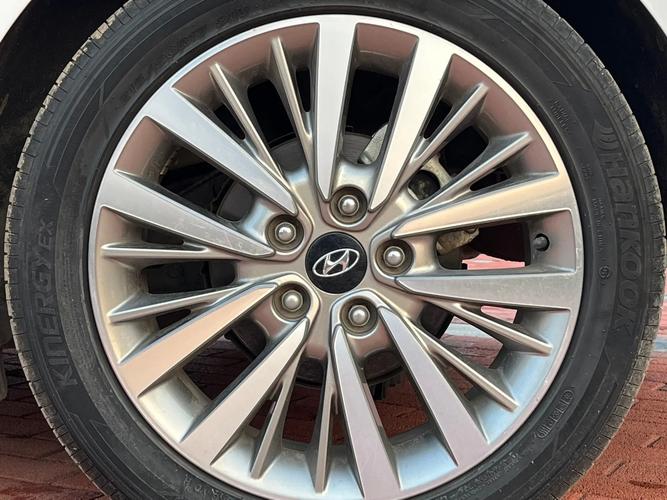 现代名图轮胎型号规格,名图轮胎尺寸参数