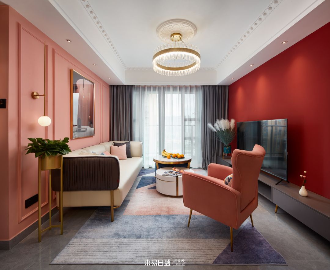 武汉105平多巴胺婚房装修,用纯粹的色彩唤醒心灵强烈的感知力!