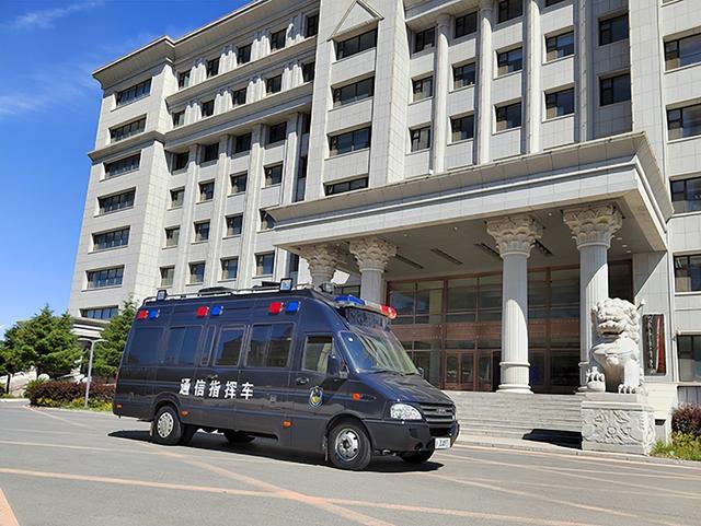 吉林长岭县公安通信指挥车上岗